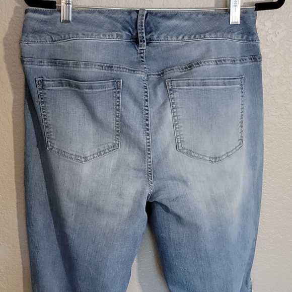 Torrid Light Wash Flare Jeans 18R - Picture 5 of 6